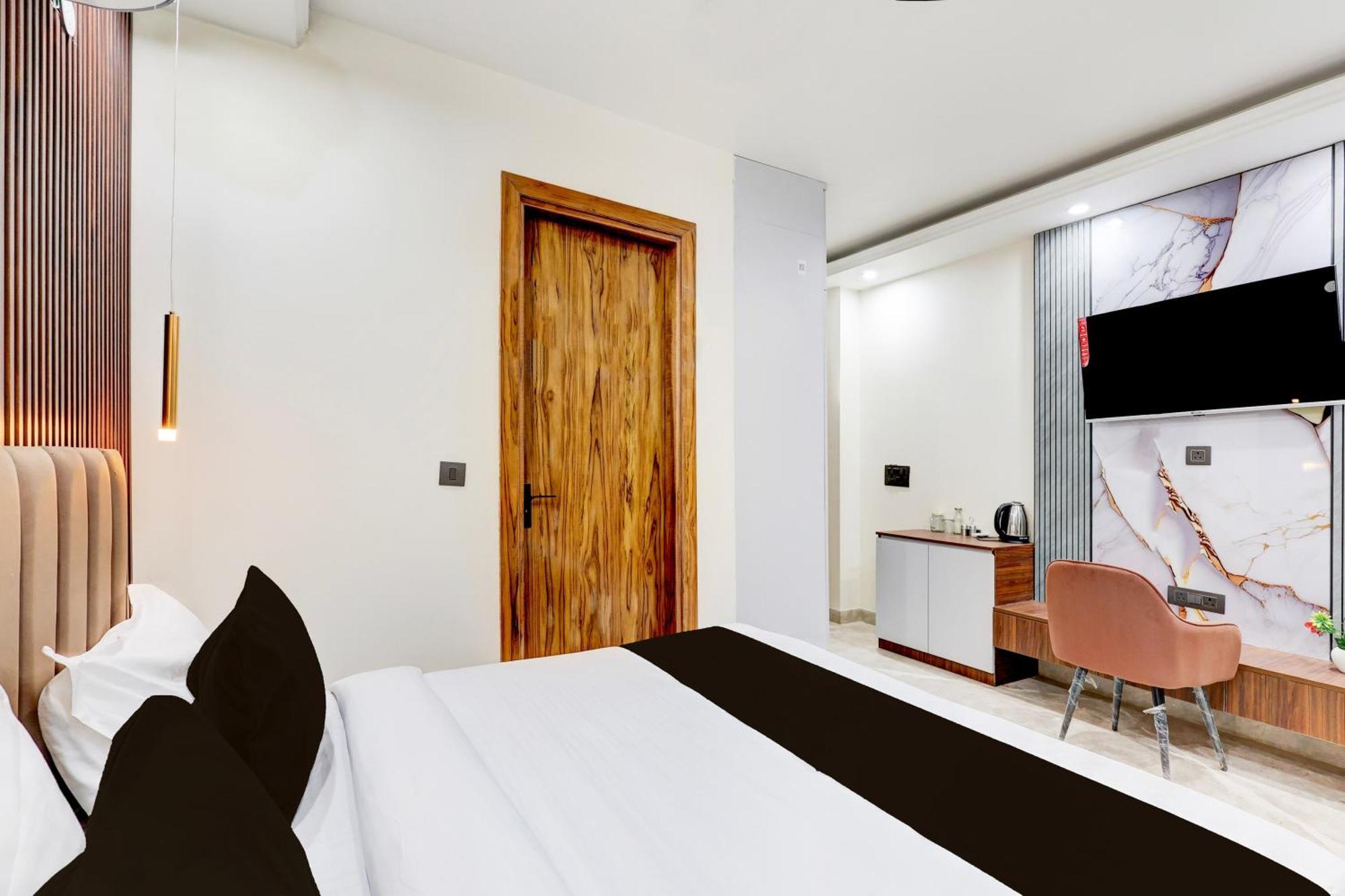 Super Hotel O Sector 43 Gurgaon Exterior photo