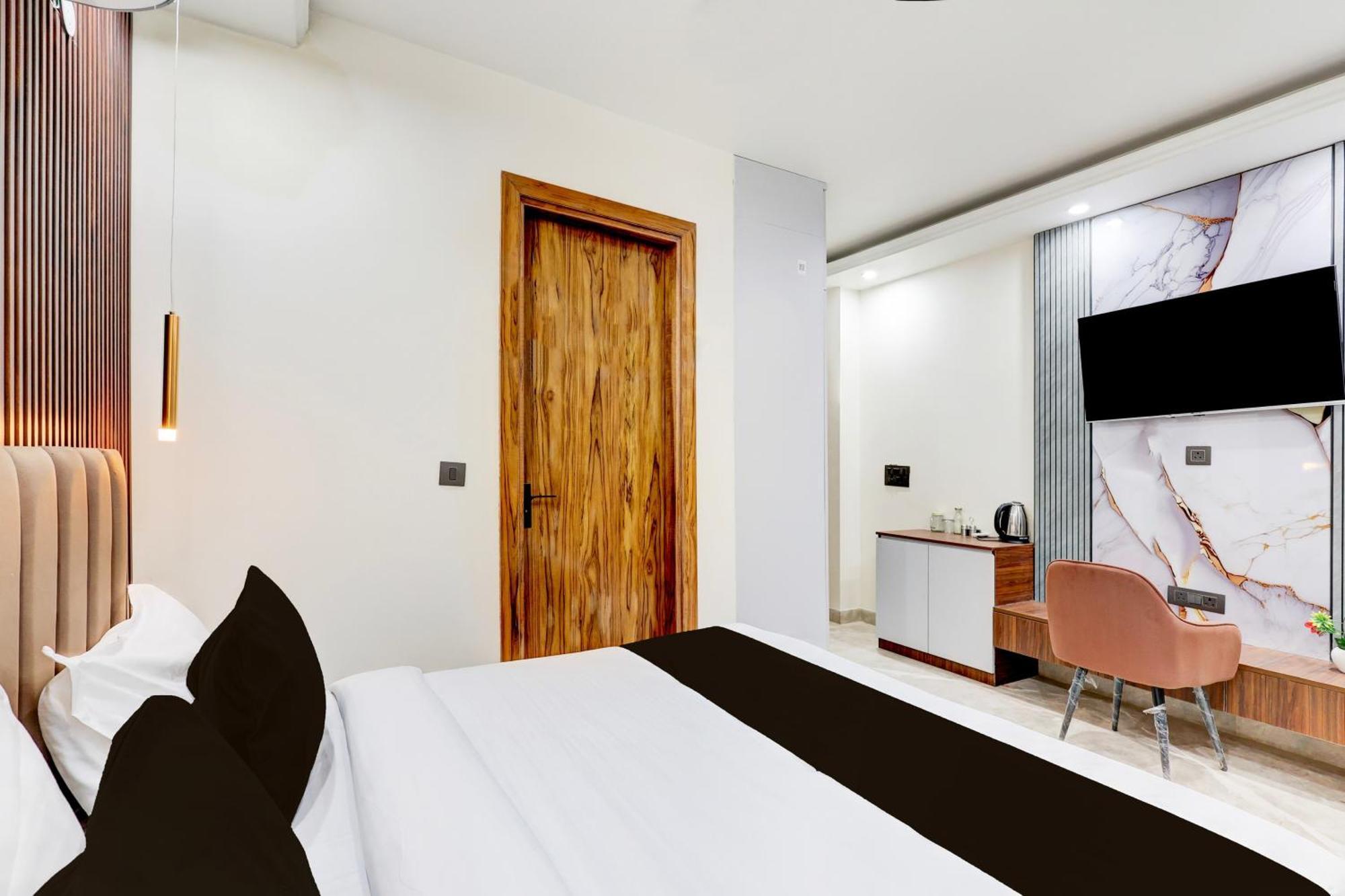 Super Hotel O Sector 43 Gurgaon Exterior photo