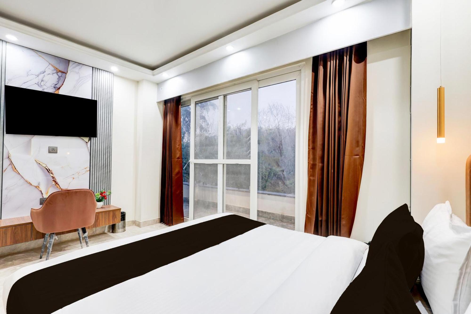 Super Hotel O Sector 43 Gurgaon Exterior photo
