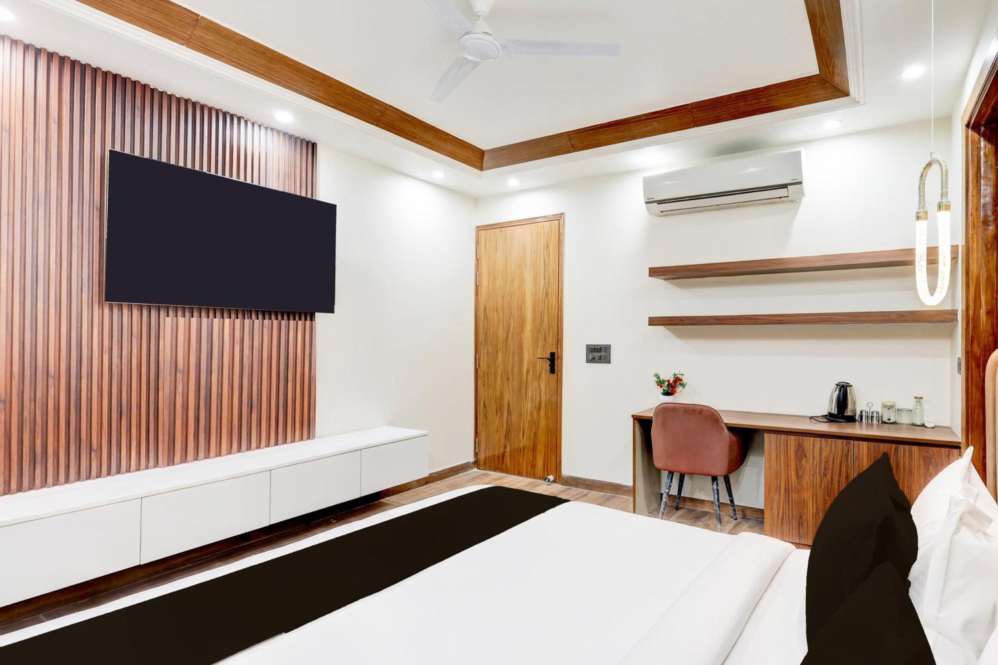 Super Hotel O Sector 43 Gurgaon Exterior photo