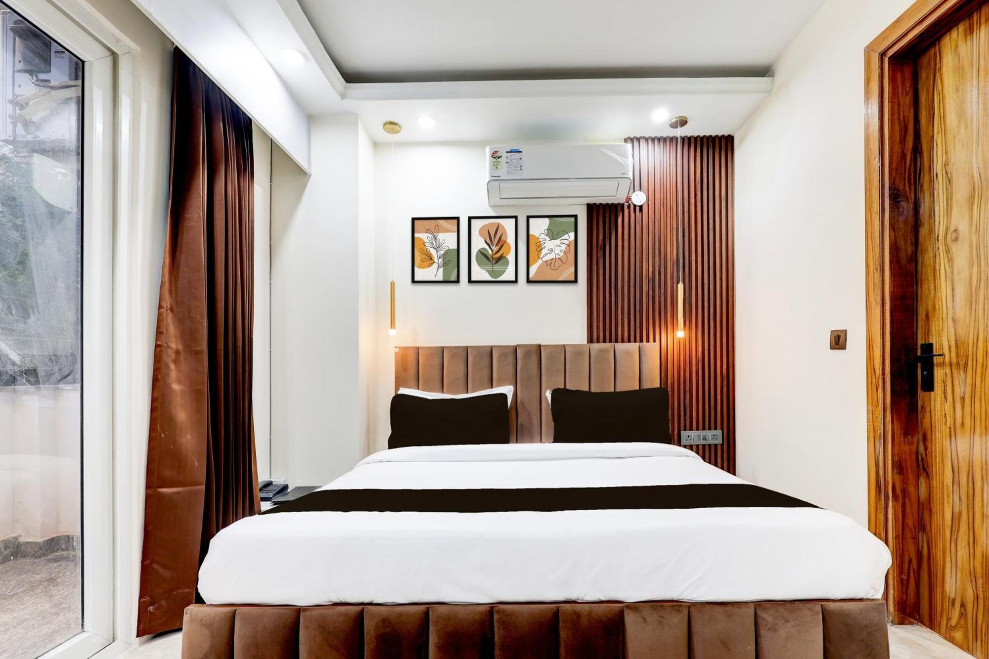 Super Hotel O Sector 43 Gurgaon Exterior photo