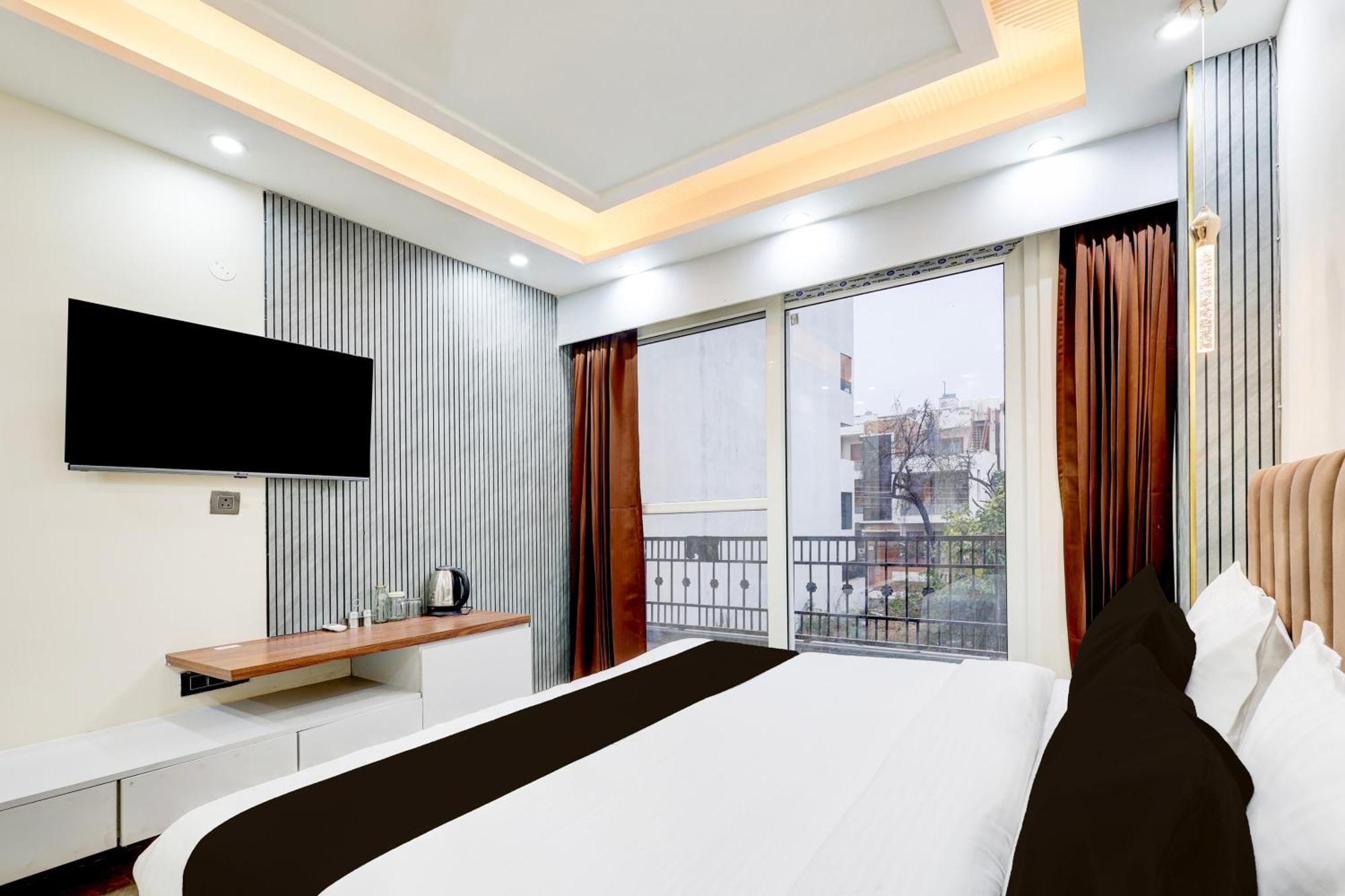 Super Hotel O Sector 43 Gurgaon Exterior photo